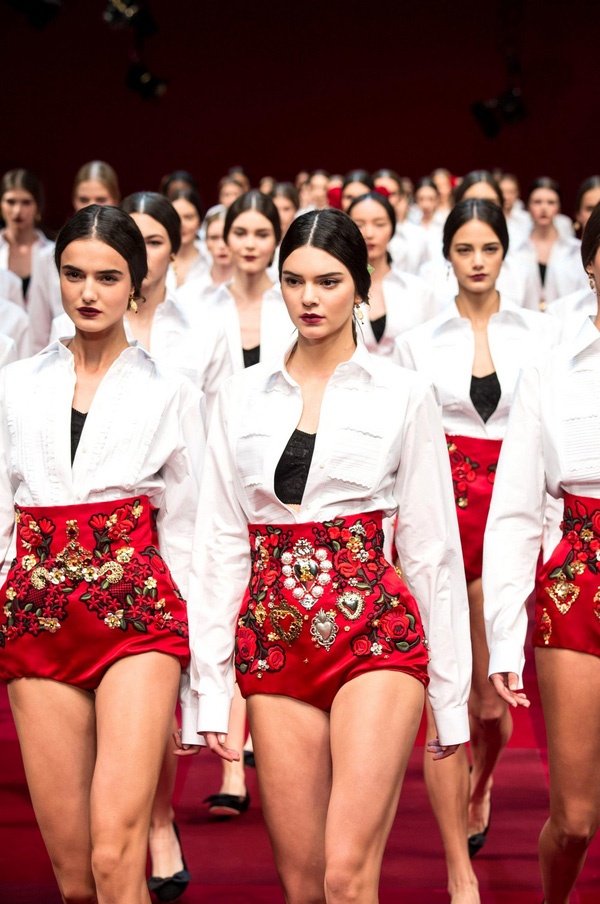 SNSD và Red Velvet từng diện đồ nhái, nhưng cách hành xử của stylist lại trái ngược hoàn toàn- Ảnh 5. SNSD và Red Velvet từng diện đồ nhái, nhưng cách hành xử của stylist lại trái ngược hoàn toàn- Ảnh 5.