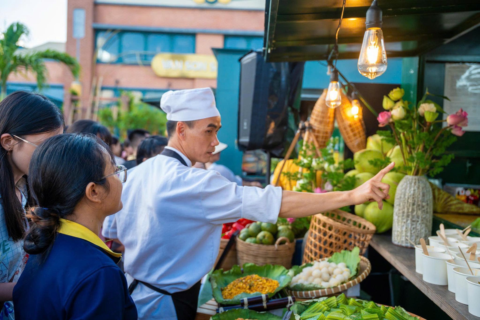 “Độc lạ” phiên chợ trên núi Bà Đen, khách tấp nập hi88.com - hi88.win hàng bằng lá bồ đề- Ảnh 3.