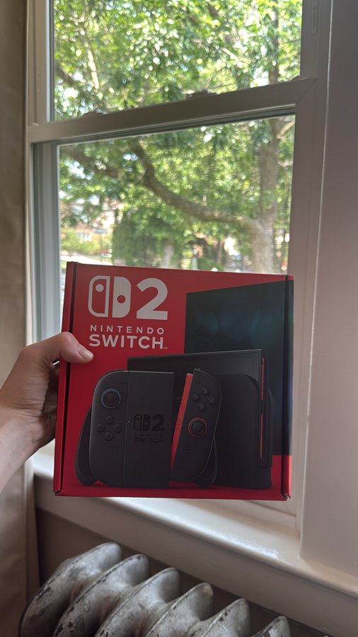 Nhân viên bán hàng ghim hóa đơn lên hộp Nintendo Switch 2, đục thủng 2 lỗ trên màn hình máy- Ảnh 11. Nhân viên bán hàng ghim hóa đơn lên hộp Nintendo Switch 2, đục thủng 2 lỗ trên màn hình máy- Ảnh 11.