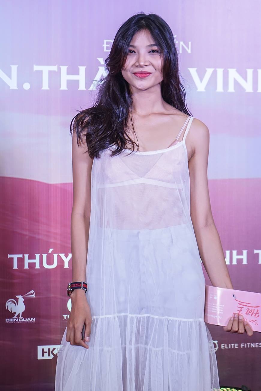 Tú Uyên - nữ chính trong phim điện ảnh Năm mười và 15 phút thay đổi sự nghiệp- Ảnh 3. Tú Uyên - nữ chính trong phim điện ảnh Năm mười và 15 phút thay đổi sự nghiệp - Ảnh 4.