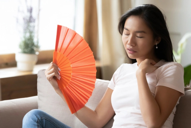 Định sinh thêm con cho vui nhà, tôi không ngờ mình đã sắp mãn kinh ở tuổi này: Chị em có dấu hiệu nào thì dễ mãn kinh sớm như tôi?- Ảnh 3. Định sinh thêm con cho vui nhà, tôi không ngờ mình đã sắp mãn kinh ở tuổi này: Chị em có dấu hiệu nào thì dễ mãn kinh sớm như tôi?- Ảnh 3.