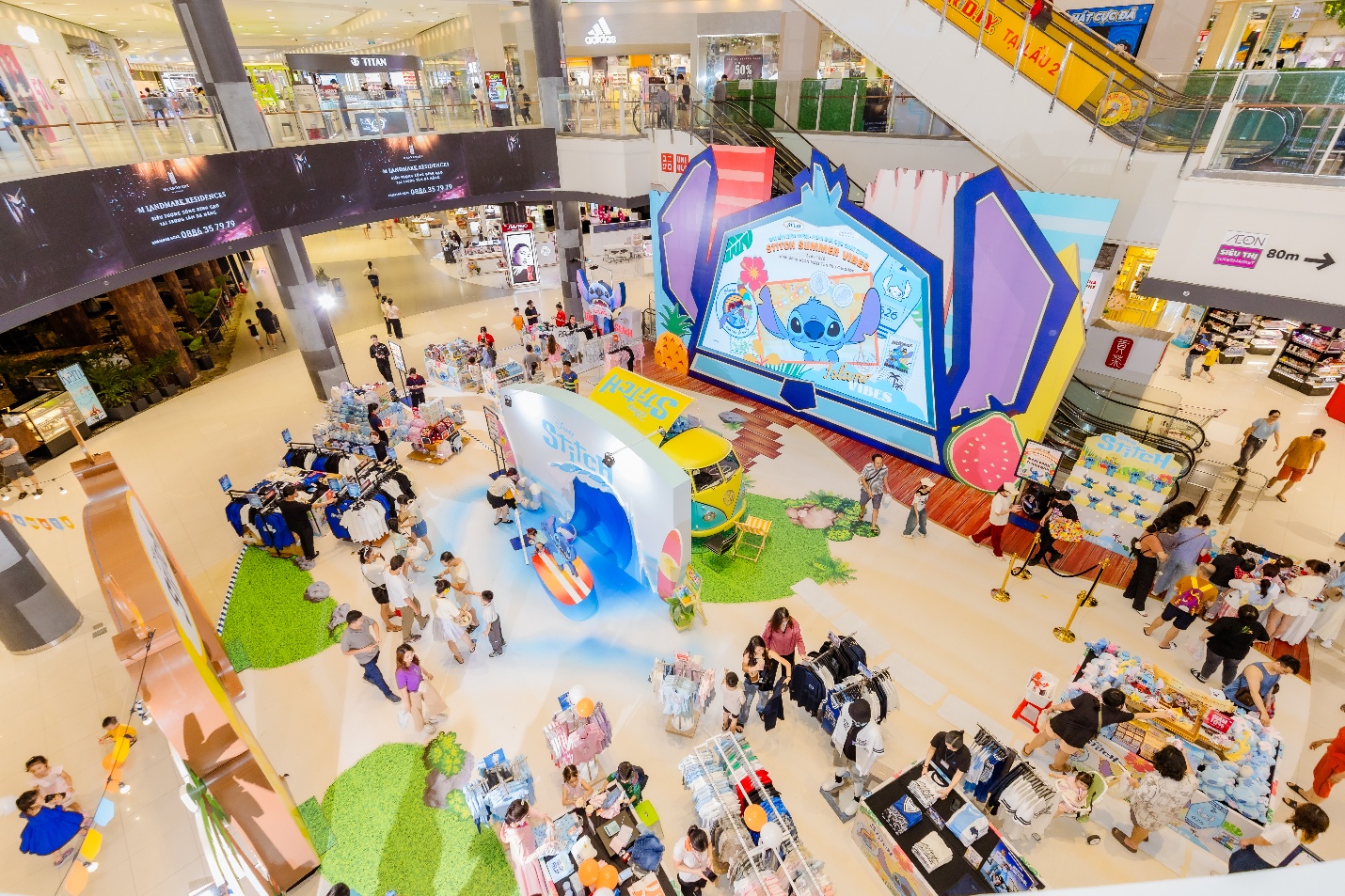 Stitch "quậy tung" mùa hè: Disney phủ sóng toàn quốc với chuỗi sự kiện cực hấp dẫn cho fan của Lilo & Stitch- Ảnh 1. Stitch "quậy tung" mùa hè: Disney phủ sóng toàn quốc với chuỗi sự kiện cực hấp dẫn cho fan của Lilo & Stitch- Ảnh 1.