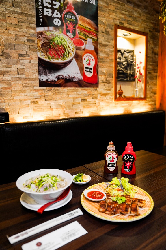 Yêu thích một loại tương ớt đến từ Việt Nam, giới trẻ Nhật lan tỏa hình ảnh kết hợp với nhiều món ăn- Ảnh 4. Yêu thích một loại tương ớt đến từ Việt Nam, giới trẻ Nhật lan tỏa hình ảnh kết hợp với nhiều món ăn- Ảnh 4.