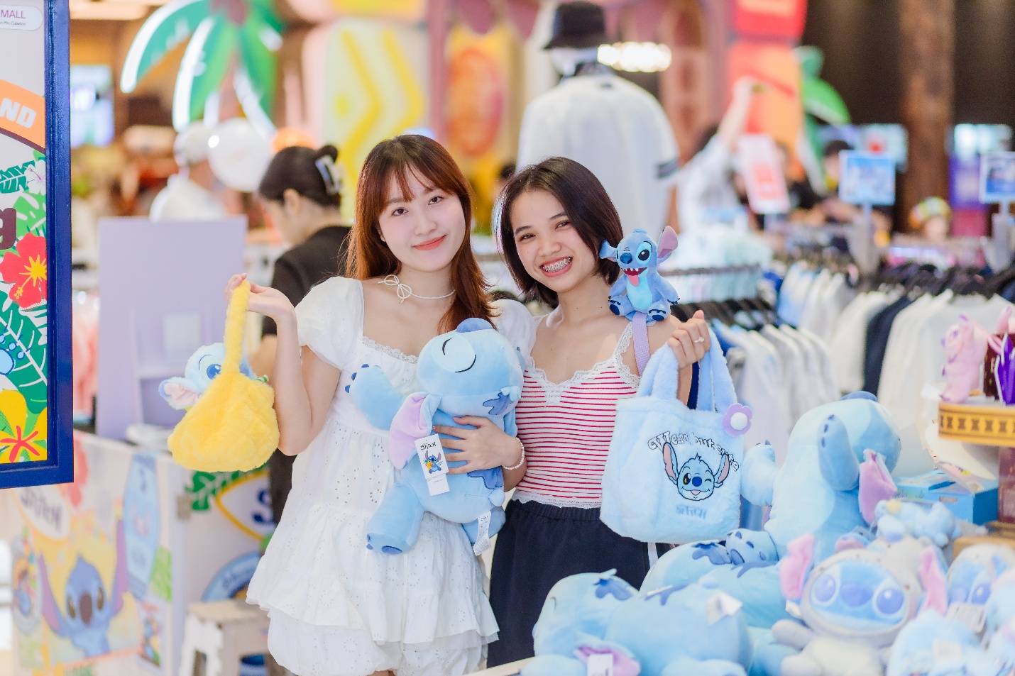 Stitch "quậy tung" mùa hè: Disney phủ sóng toàn quốc với chuỗi sự kiện cực hấp dẫn cho fan của Lilo & Stitch- Ảnh 5. Stitch "quậy tung" mùa hè: Disney phủ sóng toàn quốc với chuỗi sự kiện cực hấp dẫn cho fan của Lilo & Stitch- Ảnh 5.