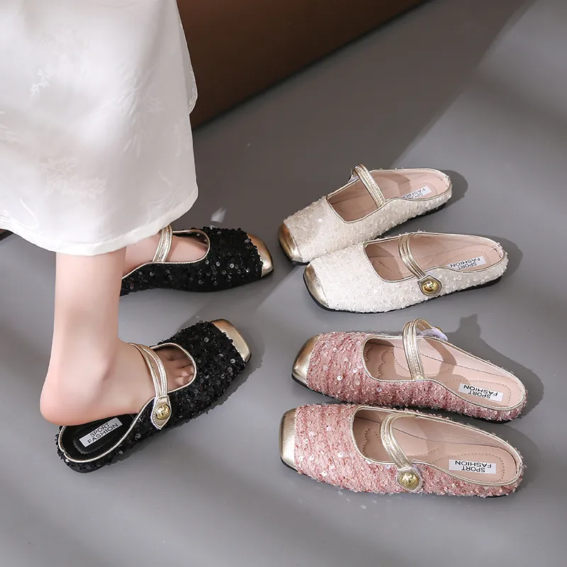 Đôi "giày móng ngựa" 30 triệu mà Lisa diện mãi không chán- Ảnh 8. Đôi "giày móng ngựa" 30 triệu mà Lisa diện mãi không chán- Ảnh 8.
