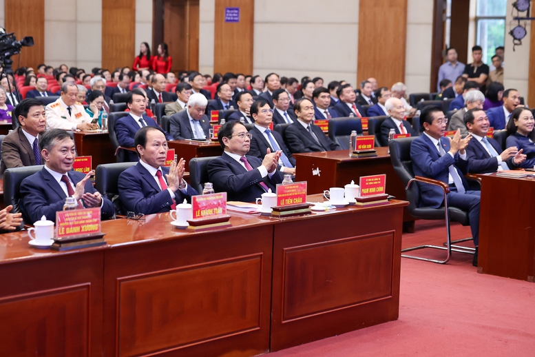 Thủ tướng: Hải Phòng (mới) gương mẫu, đi đầu xây dựng thành phố XHCN trong kỷ nguyên mới- Ảnh 2.