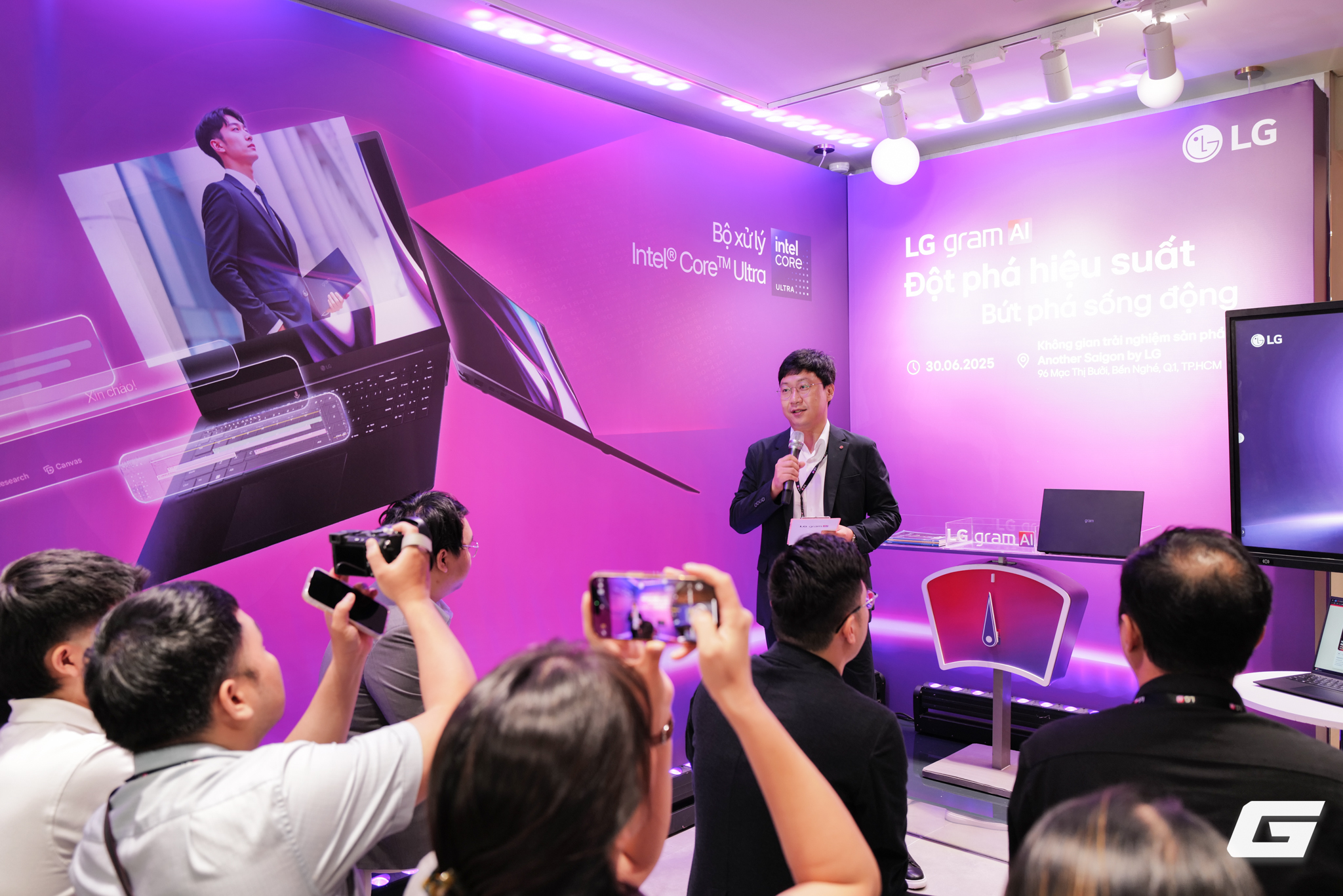 LG chính thức giới thiệu laptop LG gram AI 2025 tại Việt Nam: siêu mỏng nhẹ, tích hợp trí tuệ nhân tạo Hybrid AI toàn diện- Ảnh 17. LG chính thức giới thiệu laptop LG gram AI 2025 tại Việt Nam: siêu mỏng nhẹ, tích hợp trí tuệ nhân tạo Hybrid AI toàn diện- Ảnh 17.