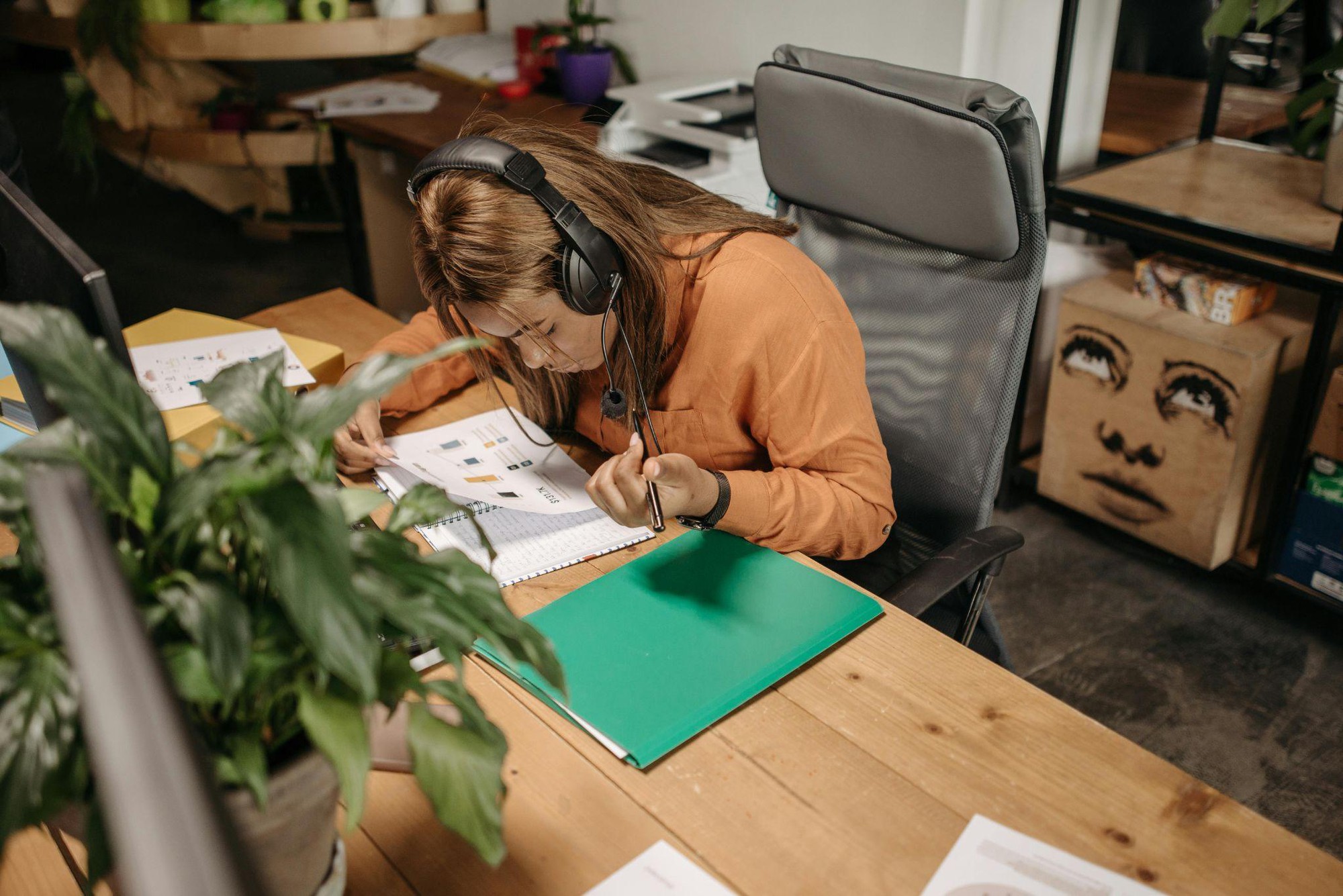 Gen Z học tiếng Anh, Nhật, Hàn bằng nhạc, podcast và báo chí: Vừa chill vừa giỏi, học kiểu mới lên ngôi- Ảnh 2. Gen Z học tiếng Anh, Nhật, Hàn bằng nhạc, podcast và báo chí: Vừa chill vừa giỏi, học kiểu mới lên ngôi- Ảnh 2.