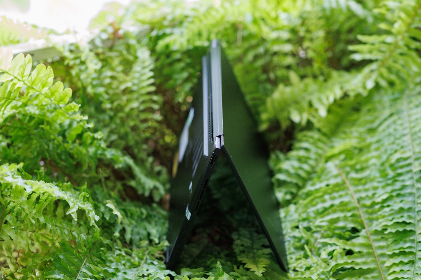 mitom bong da truc tiep 14: So găng hai chuẩn mực laptop AI mỏng nhẹ mới, chọn sao cho chuẩn?- Ảnh 5.