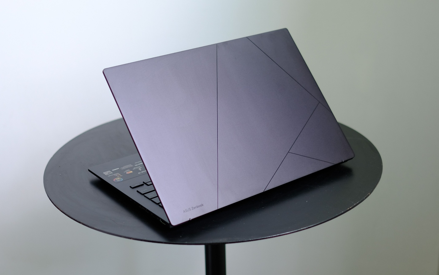 mitom bong da truc tiep 14: So găng hai chuẩn mực laptop AI mỏng nhẹ mới, chọn sao cho chuẩn?- Ảnh 6.