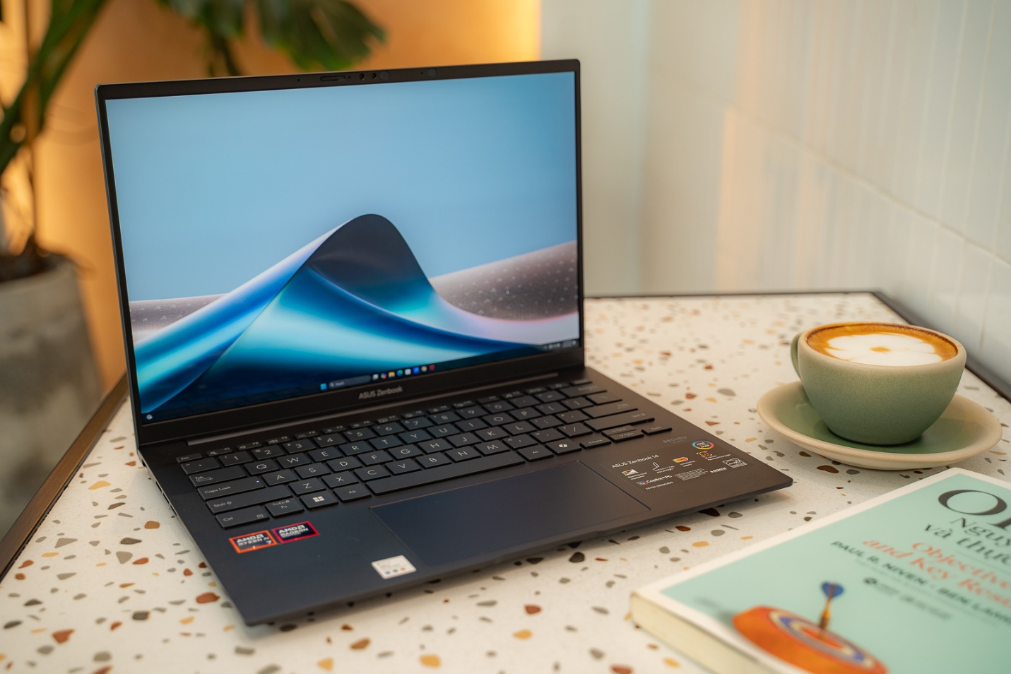mitom bong da truc tiep 14: So găng hai chuẩn mực laptop AI mỏng nhẹ mới, chọn sao cho chuẩn?- Ảnh 7.