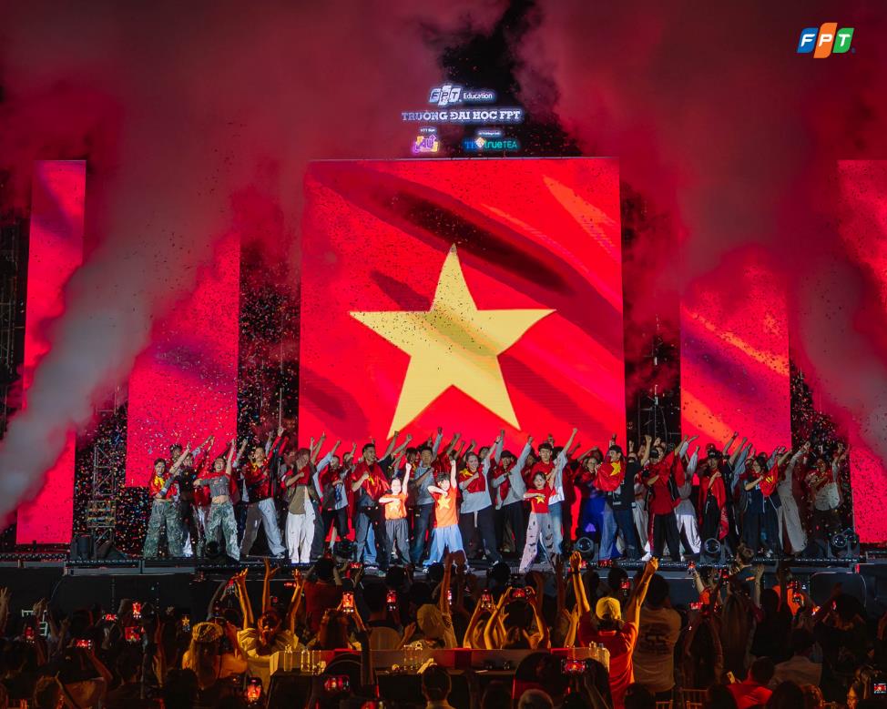 Dàn nghệ sĩ Hoà Minzy, HIEUTHUHAI và MONO tụ họp tại siêu sự kiện FPTU FEST- Ảnh 4. Dàn nghệ sĩ Hoà Minzy, HIEUTHUHAI và MONO tụ họp tại siêu sự kiện FPTU FEST- Ảnh 4.