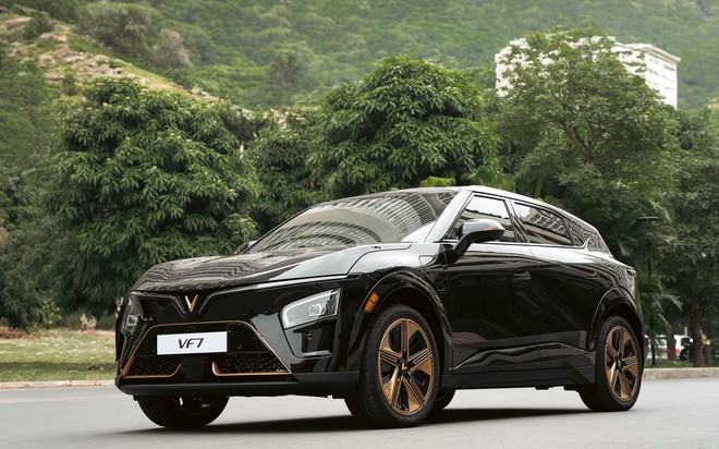 VinFast VF 7 - Xe “hàng hiệu” với giá lăn bánh “phá đảo” phân khúc C-SUV- Ảnh 1. VinFast VF 7 - Xe “hàng hiệu” với giá lăn bánh “phá đảo” phân khúc C-SUV- Ảnh 1.