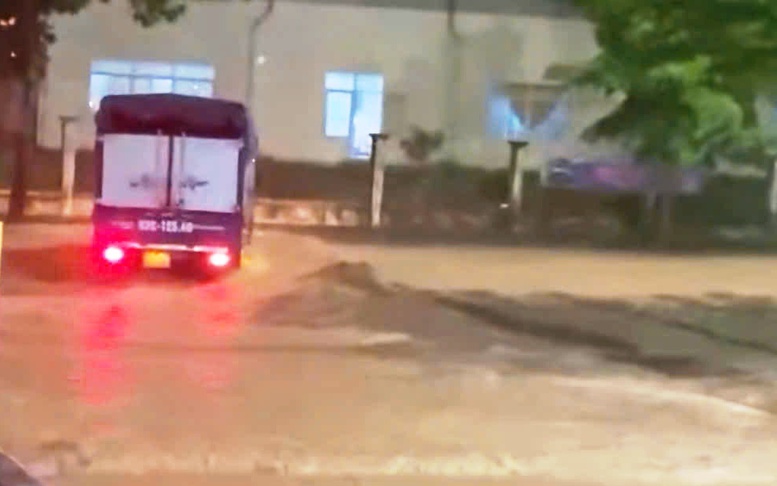 Khẩn trương khắc phục các vị trí sạt lở, chia cắt trên quốc lộ tại Bắc Bộ và Thanh Hóa- Ảnh 2. Khẩn trương khắc phục các vị trí sạt lở, chia cắt trên quốc lộ tại Bắc Bộ và Thanh Hóa- Ảnh 2.