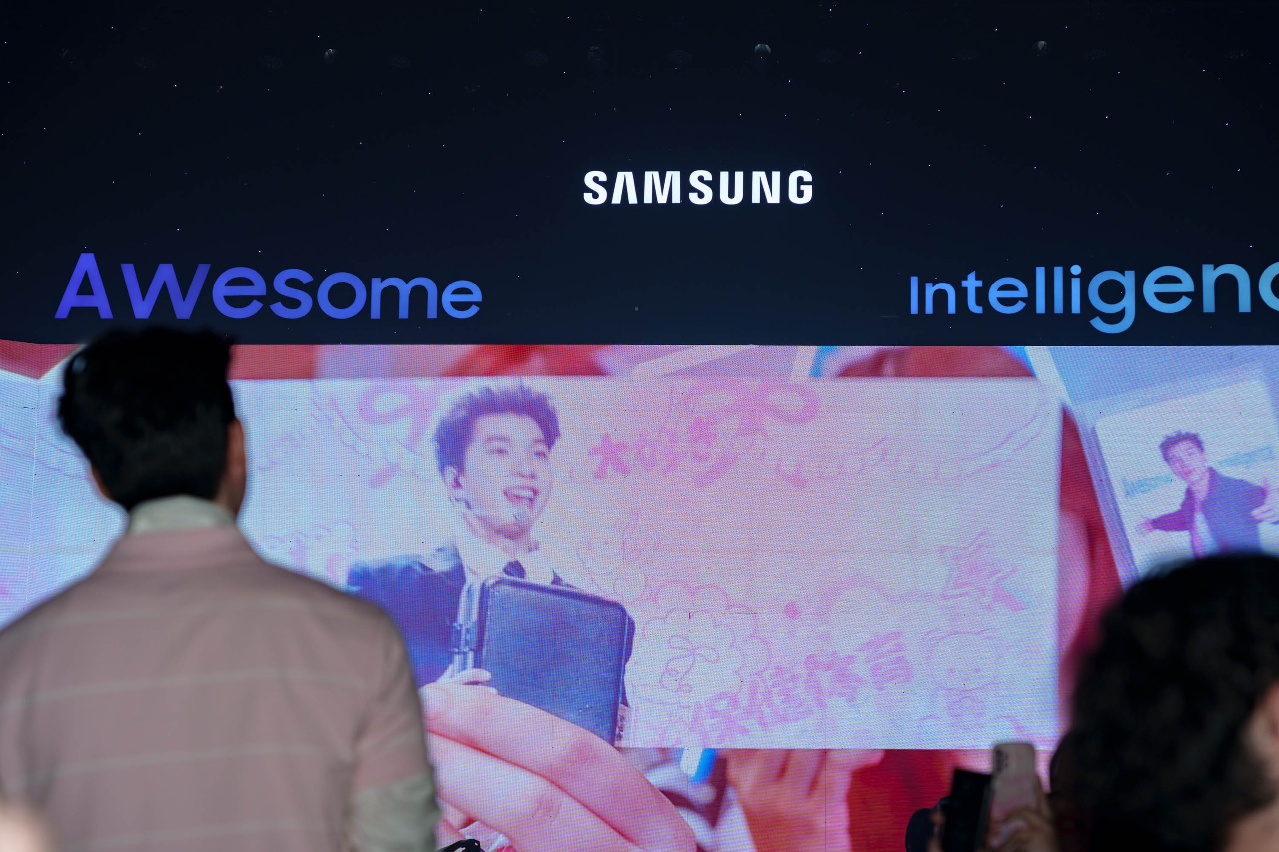 Sài Gòn nhuộm hồng trong sự kiện Meet & Greet cùng HIEUTHUHAI và Galaxy A56 5G- Ảnh 13.