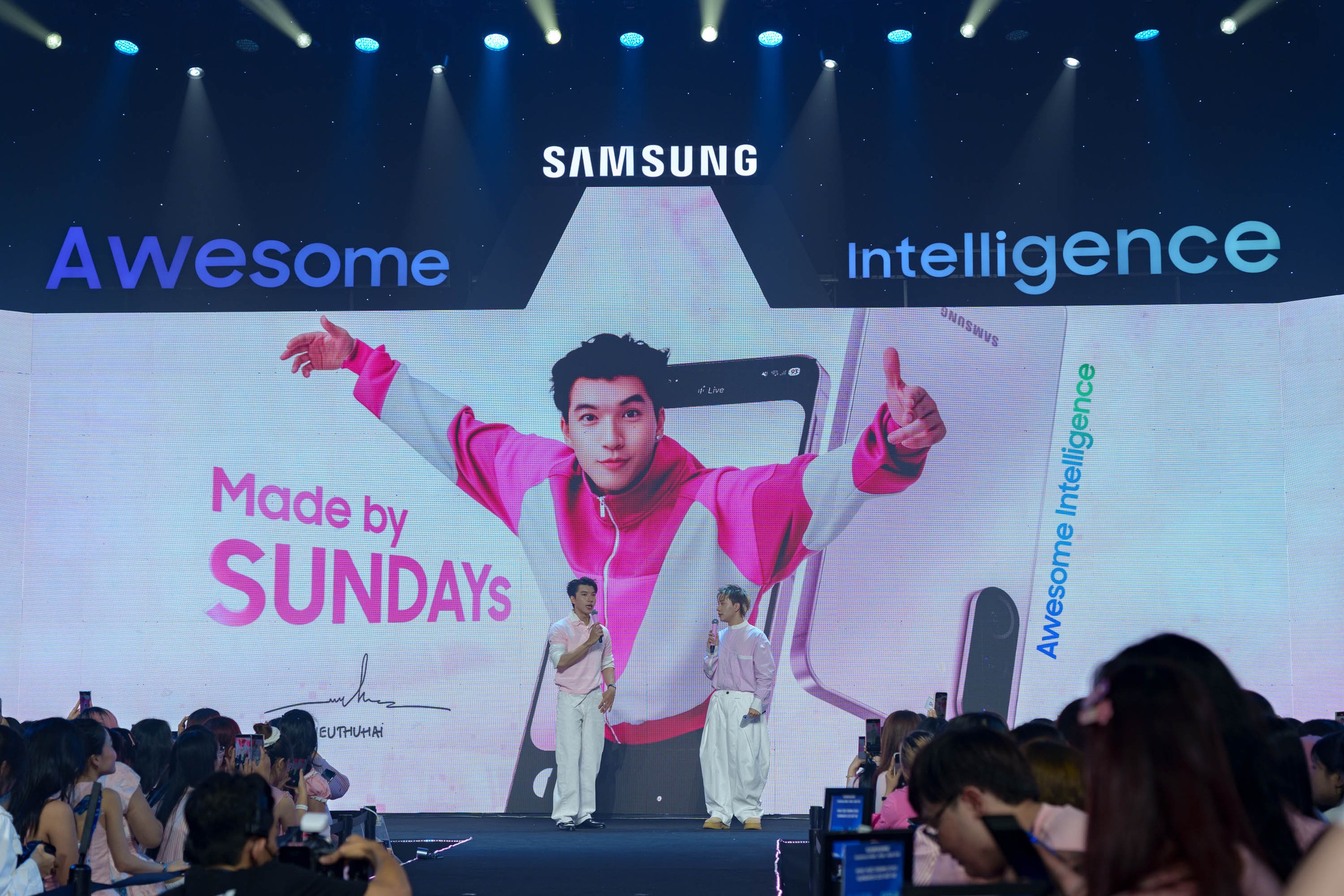 Sài Gòn nhuộm hồng trong sự kiện Meet & Greet cùng HIEUTHUHAI và Galaxy A56 5G- Ảnh 1.