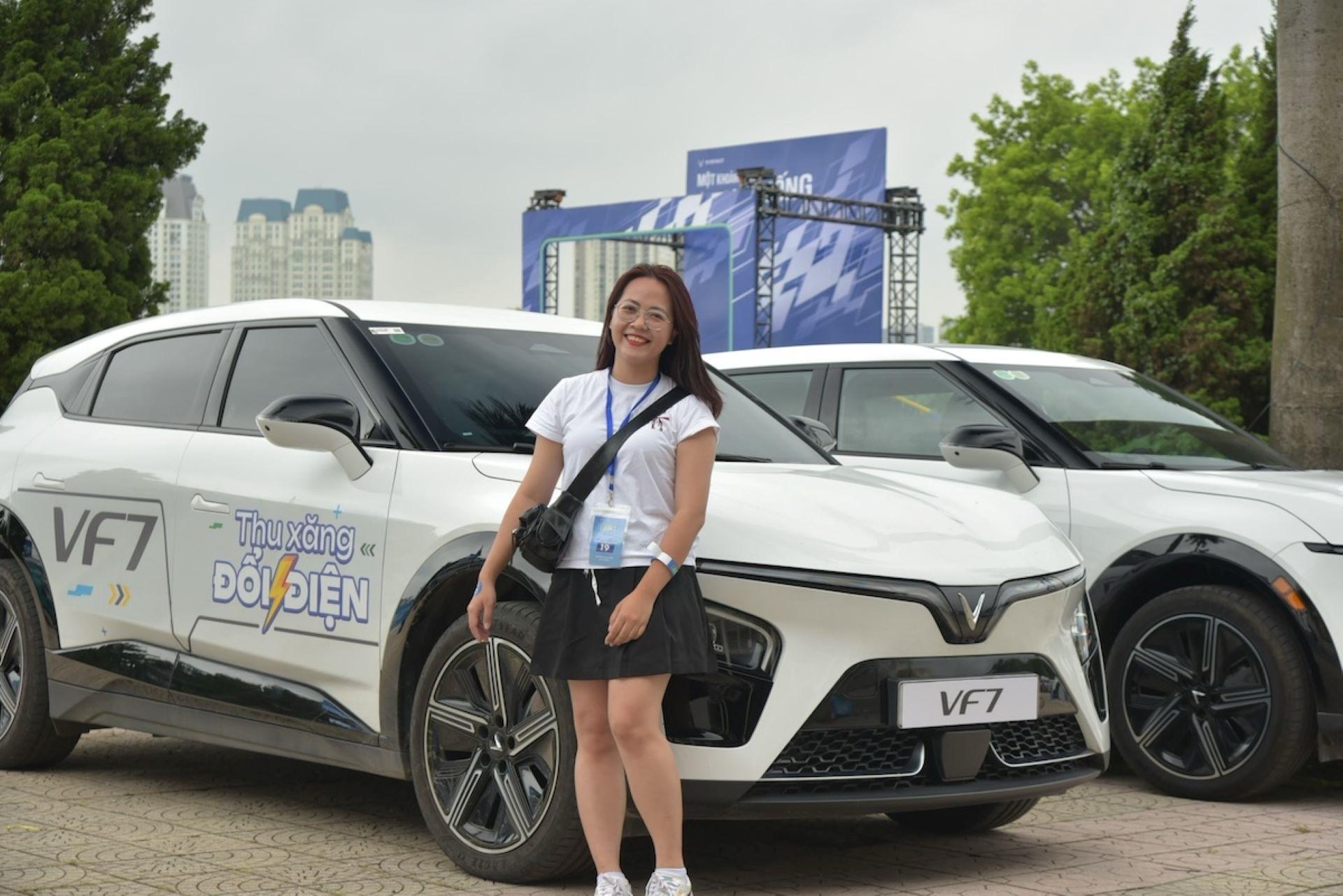 Lái thử VinFast VF 7, VF 8: Tăng tốc tốt, động cơ êm, linh hoạt không gian hẹp- Ảnh 5. Lái thử VinFast VF 7, VF 8: Tăng tốc tốt, động cơ êm, linh hoạt không gian hẹp- Ảnh 5.