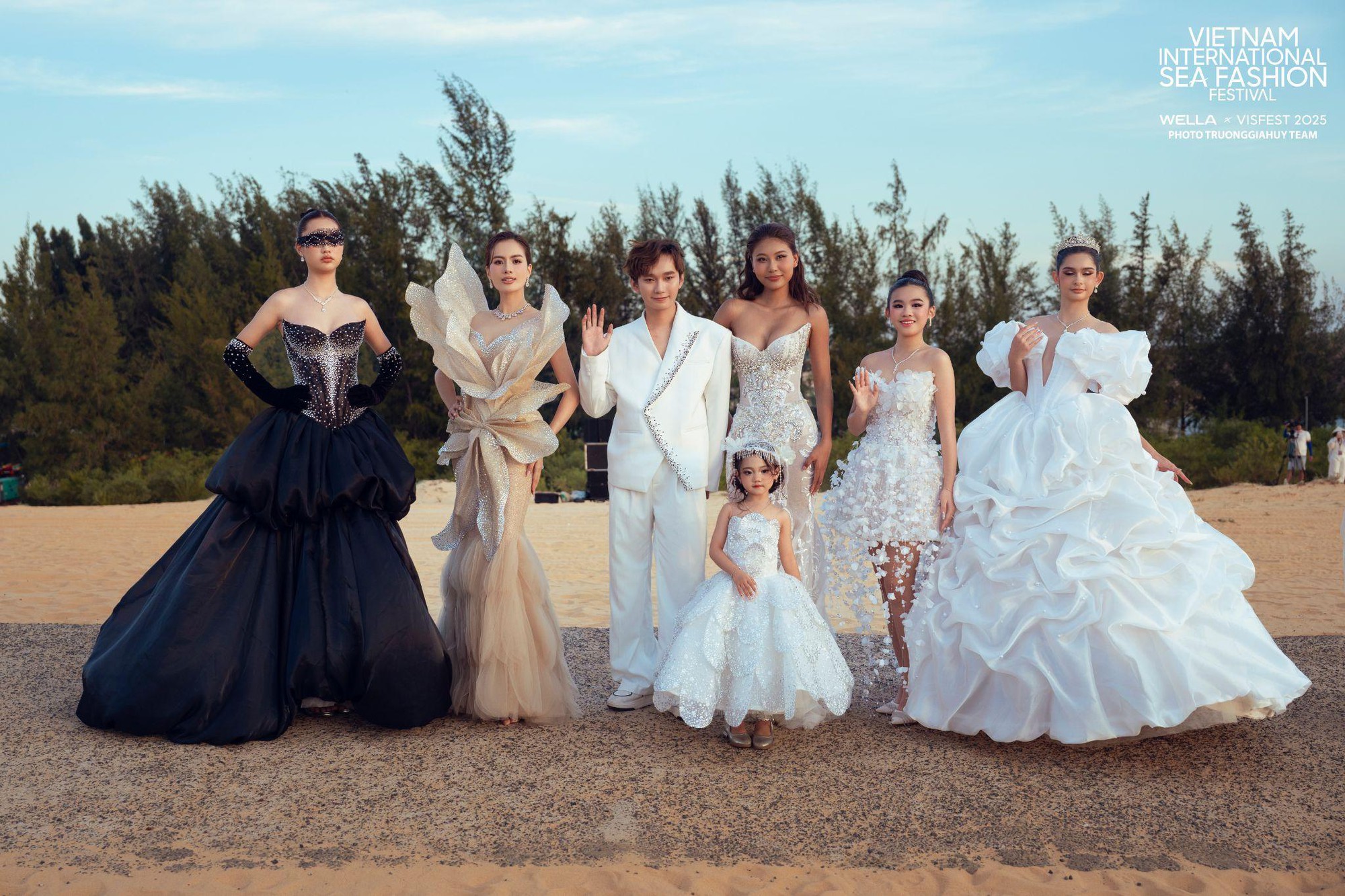 Nguyễn Đình Như Vân trở lại Vietnam International Sea Fashion Festival, quyết truyền kinh nghiệm cho các bạn trẻ- Ảnh 2. Nguyễn Đình Như Vân trở lại Vietnam International Sea Fashion Festival, quyết truyền kinh nghiệm cho các bạn trẻ- Ảnh 2.