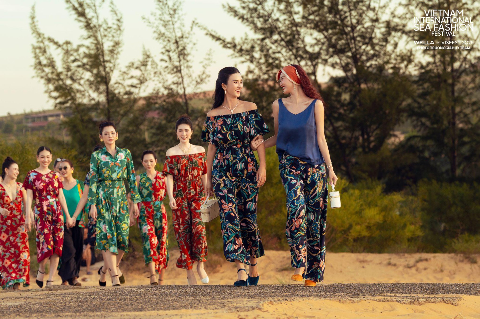 Nguyễn Đình Như Vân trở lại Vietnam International Sea Fashion Festival, quyết truyền kinh nghiệm cho các bạn trẻ- Ảnh 5. Nguyễn Đình Như Vân trở lại Vietnam International Sea Fashion Festival, quyết truyền kinh nghiệm cho các bạn trẻ- Ảnh 5.