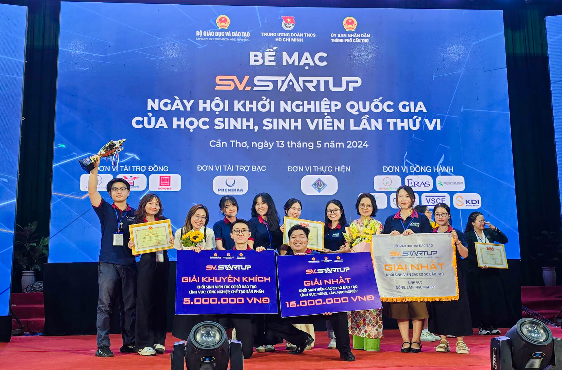 Biến rau củ bỏ đi thành “startup” giành giải quốc tế, sinh viên VNUK - ĐHĐN thành CEO từ năm 2 Đại học- Ảnh 2. Biến rau củ bỏ đi thành “startup” giành giải quốc tế, sinh viên VNUK - ĐHĐN thành CEO từ năm 2 Đại học- Ảnh 2.