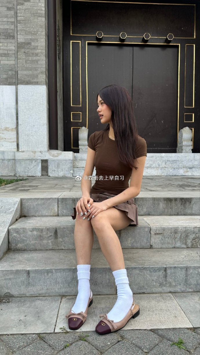 Con gái 17 tuổi gây sốt của Con gái 17 tuổi gây sốt của