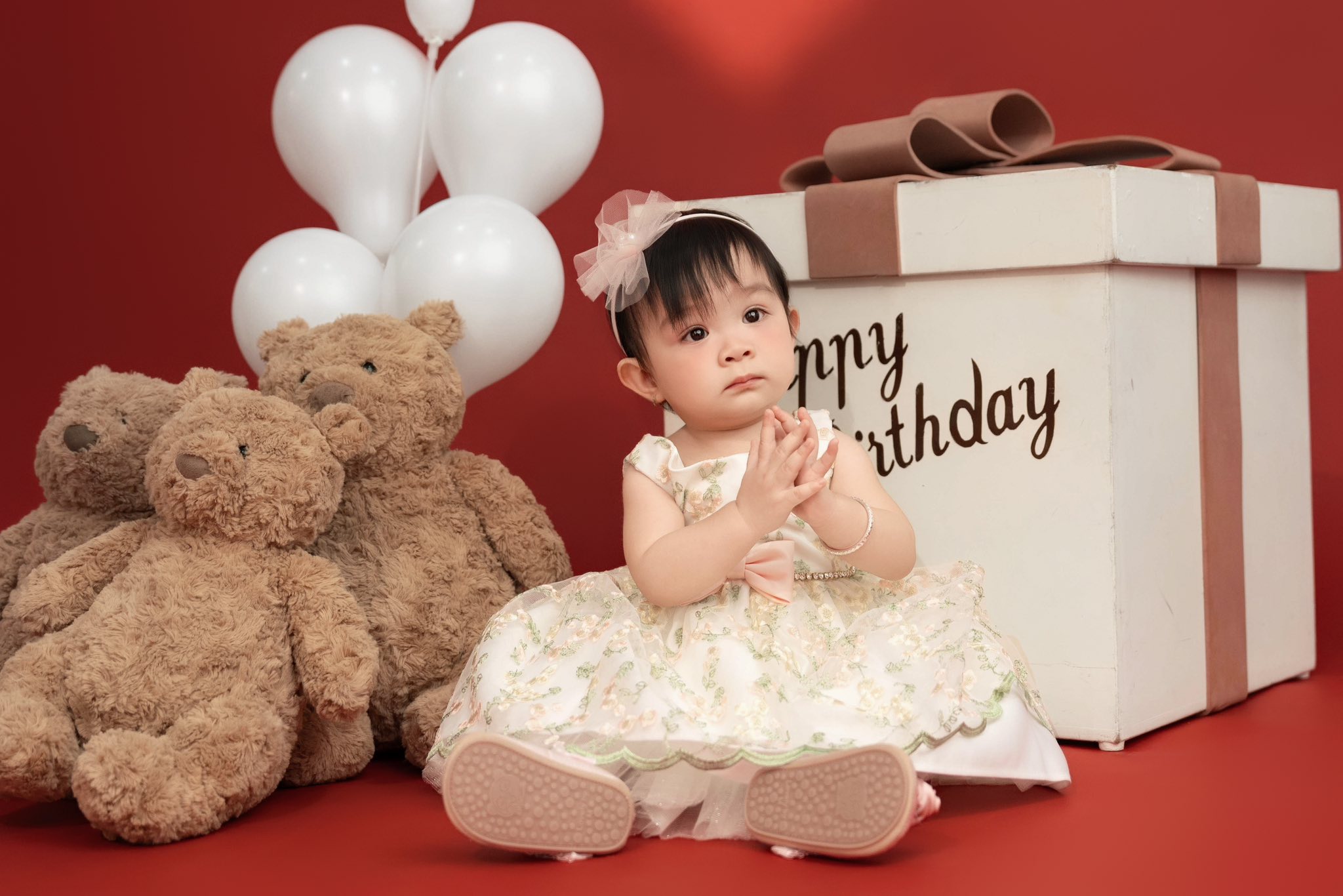 Vất vả 8 năm mới có mụn con, cặp đôi diễn viên nổi tiếng hạnh phúc mừng thôi nôi con gái- Ảnh 3. Vất vả 8 năm mới có mụn hi88.con, cặp đôi diễn viên nổi tiếng hạnh phúc mừng thôi nôi hi88.con gái- Ảnh 3.