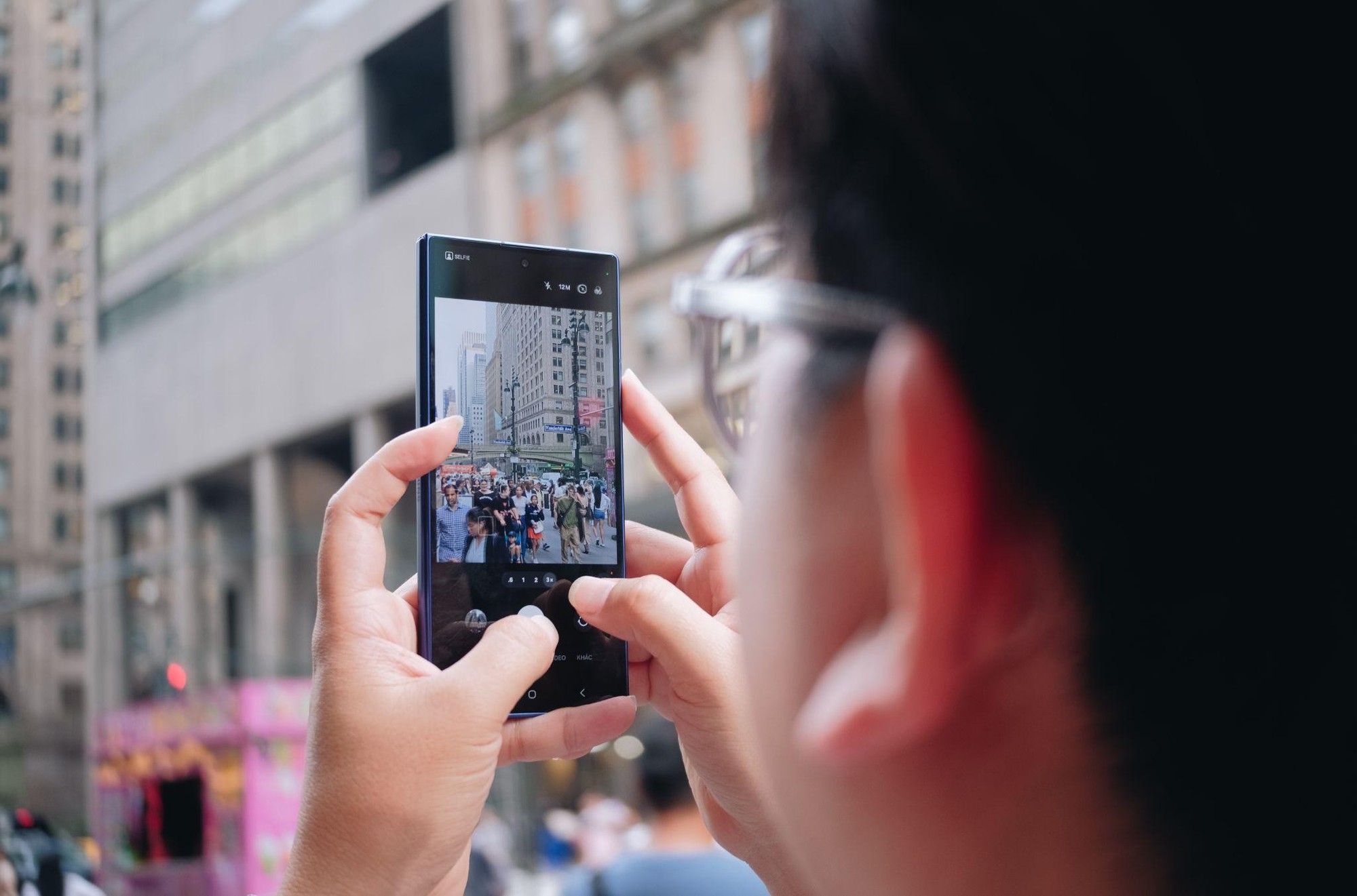 Trải nghiệm xong camera của Galaxy Z Fold7, reviewer nhận định: Chất lượng cải thiện rõ rệt, tính năng Galaxy AI “ai cũng phải wow”- Ảnh 1.