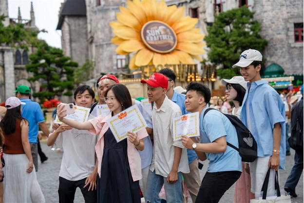 Học sinh giỏi được miễn phí cáp treo vui chơi Sun World Ba Na Hills- Ảnh 3.
