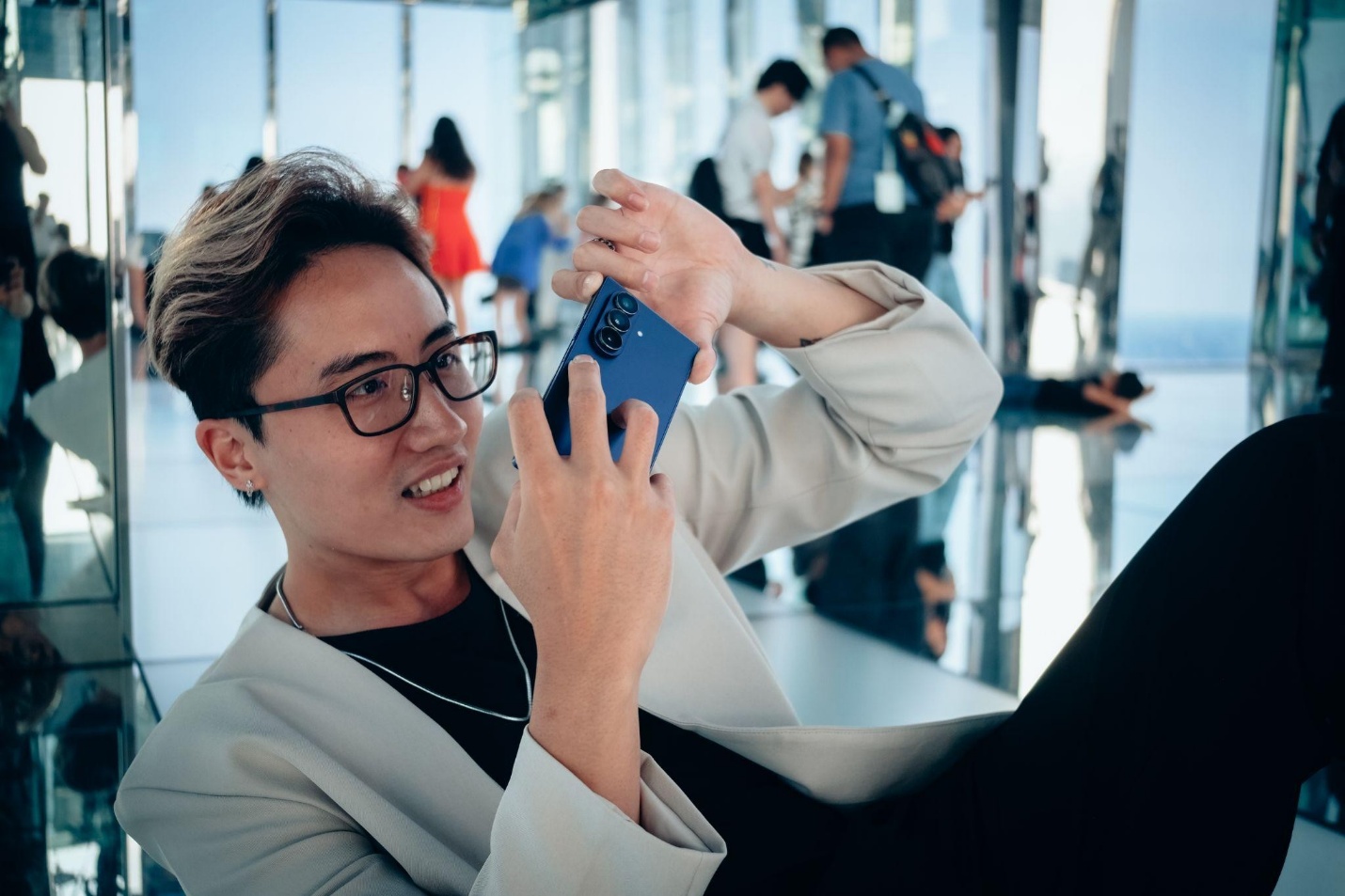 Trải nghiệm xong camera của Galaxy Z Fold7, reviewer nhận định: Chất lượng cải thiện rõ rệt, tính năng Galaxy AI “ai cũng phải wow”- Ảnh 4.