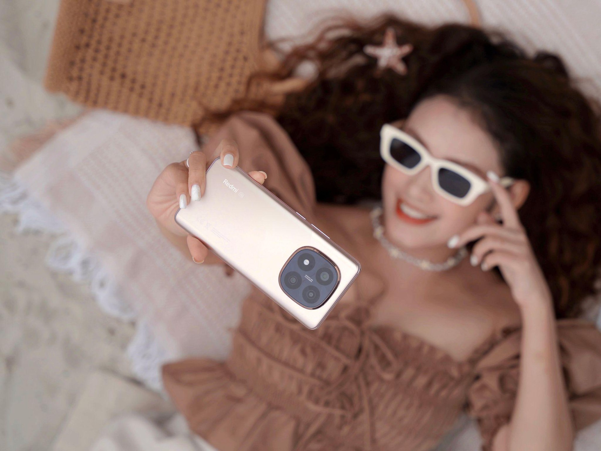 Redmi Note 14 Series Vàng Sa Mạc: Bạn đồng hành lý tưởng cho mùa hè sôi động- Ảnh 1. Redmi Note 14 Series Vàng Sa Mạc: Bạn đồng hành lý tưởng cho mùa hè sôi động- Ảnh 1.
