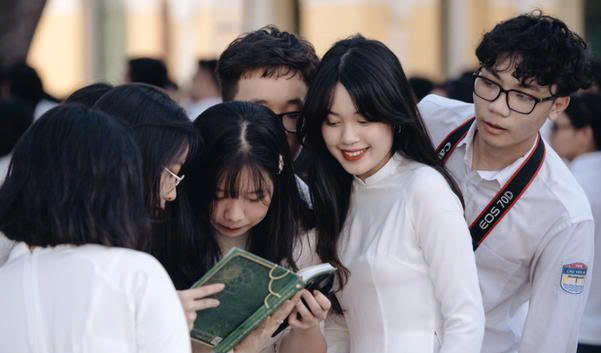 Dò điểm thi xong, đây là 3 điều quan trọng tân sinh viên cần chuẩn bị- Ảnh 1. Dò điểm thi xong, đây là 3 điều quan trọng tân sinh viên cần chuẩn bị- Ảnh 1.