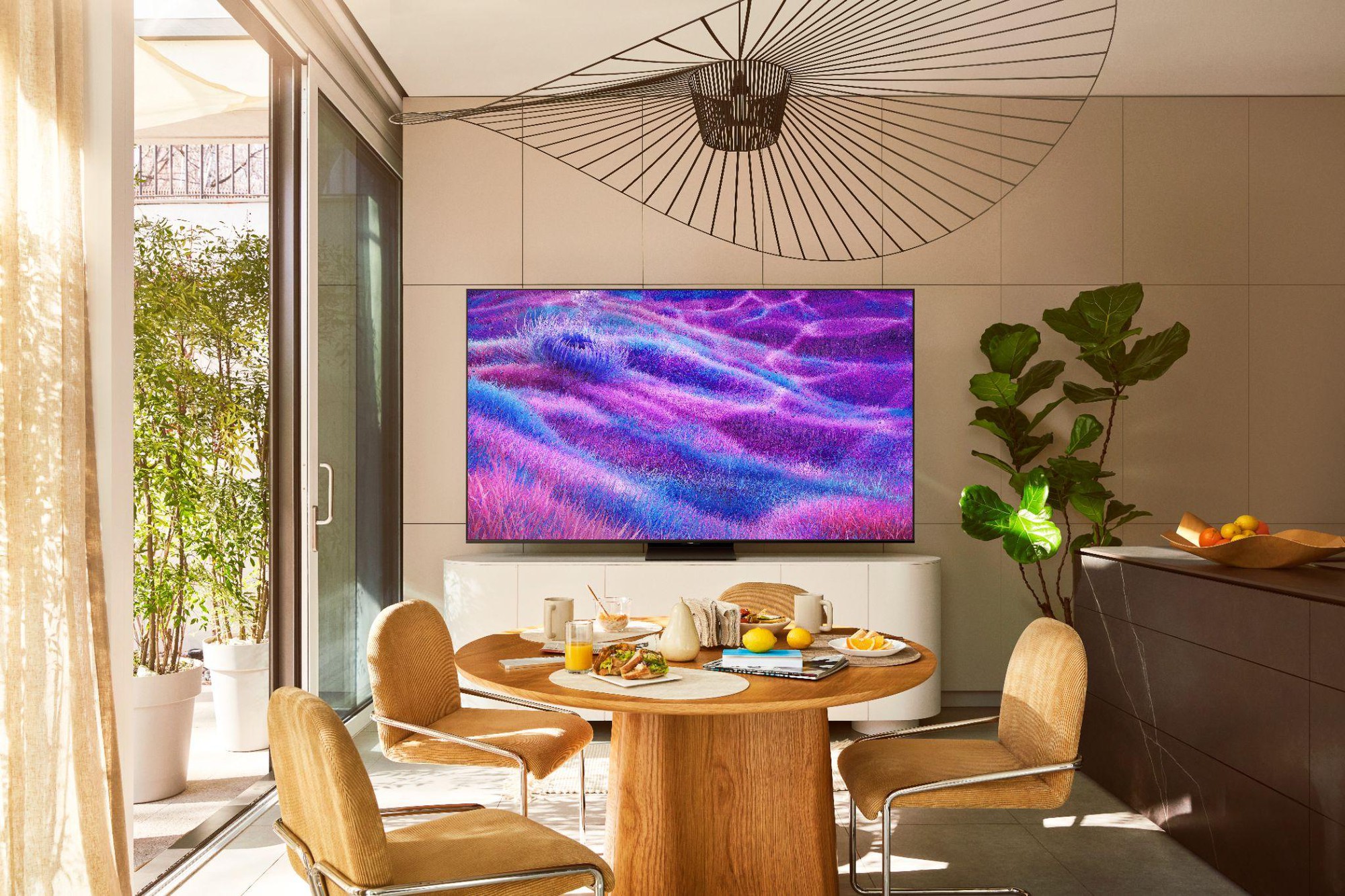 Chọn TV năm 2025, không chỉ đẹp mà còn thông minh, hiểu bạn và vừa túi tiền- Ảnh 2. Chọn TV năm 2025, không chỉ đẹp mà còn thông minh, hiểu bạn và vừa túi tiền- Ảnh 2.