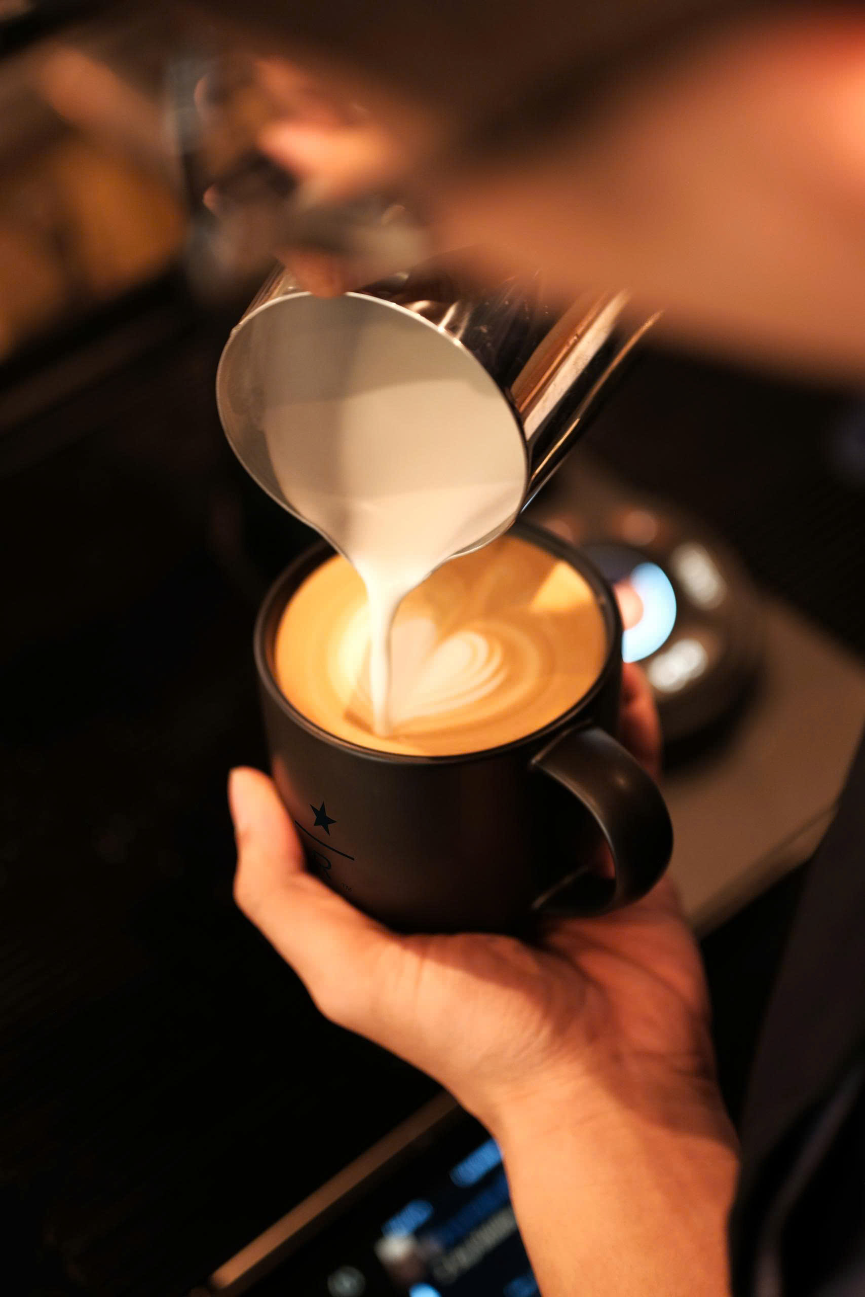 Starbucks Reserve Diamond Plaza: Dấu ấn mới của trải nghiệm cà phê cao cấp- Ảnh 2. Starbucks Reserve Diamond Plaza: Dấu ấn mới của trải nghiệm cà phê cao cấp- Ảnh 2.