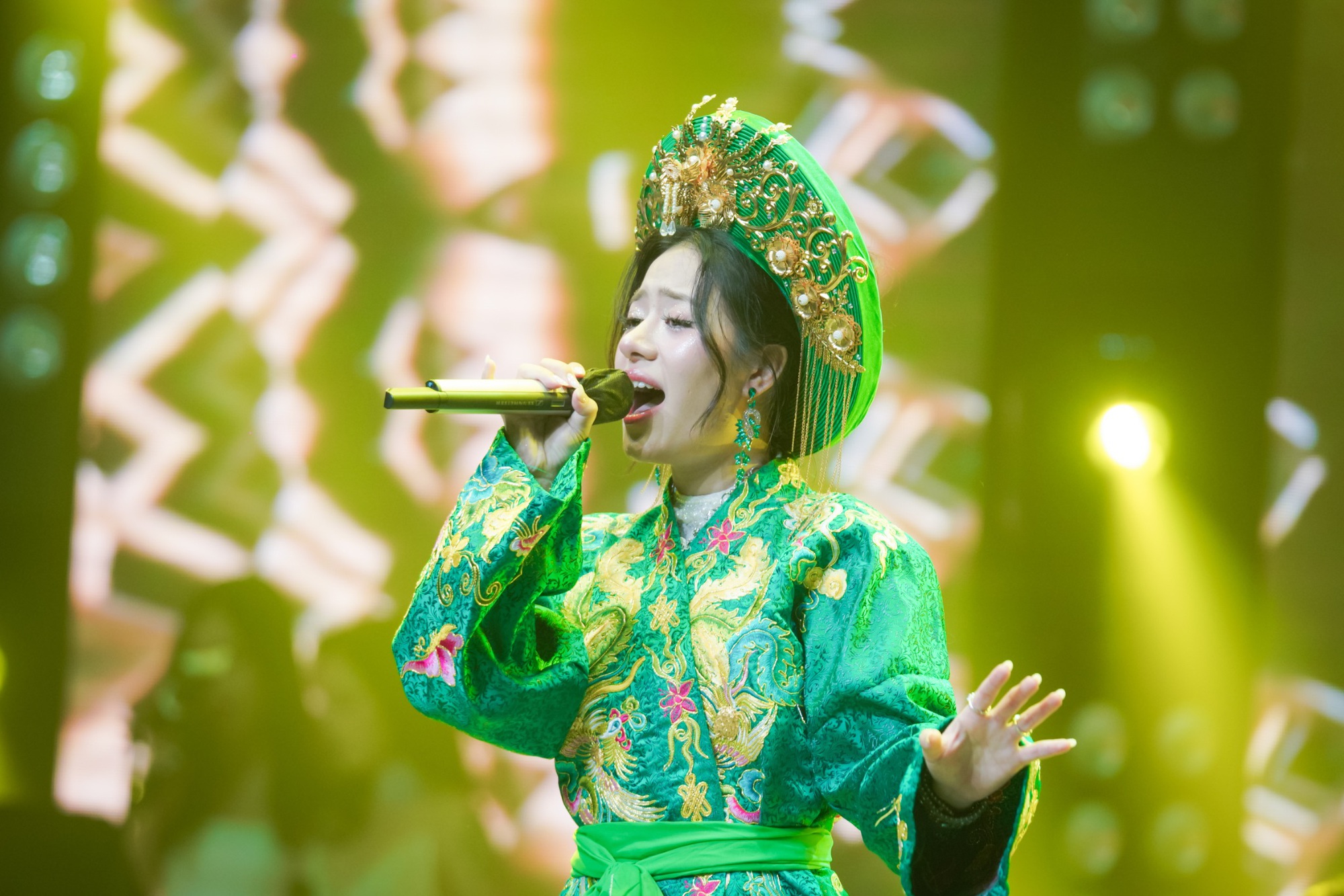Sân khấu tốt nghiệp bùng nổ như concert của sinh viên ngành Thanh nhạc Trường Đại học Thăng Long- Ảnh 3. Sân khấu tốt nghiệp bùng nổ như concert của keo nha cai com truc tiep bong da viên ngành Thanh nhạc Trường Đại học Thăng Long- Ảnh 3.