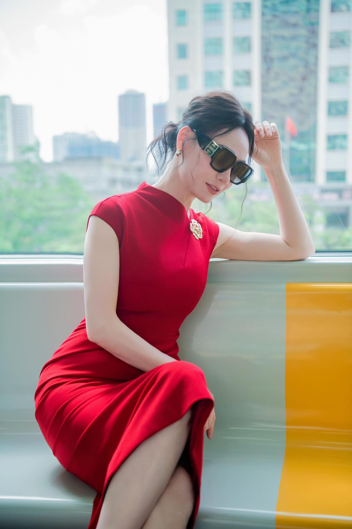 &ldquo;Mẹ chồng Phương Oanh&rdquo; thời trẻ đẹp sắc nước hương trời, U50 vẫn sở hữu v&oacute;c d&aacute;ng nuột n&agrave; kh&oacute; tin- Ảnh 2.