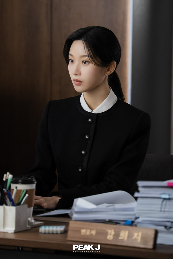 Nữ luật sư hoàn mỹ từ gương mặt tới vóc dáng, không cần lồng lộn vẫn chiếm spotlight mọi khung hình- Ảnh 8. Nữ luật sư hoàn mỹ từ gương mặt tới vóc dáng, không cần lồng lộn vẫn chiếm spotlight mọi khung hình- Ảnh 8.