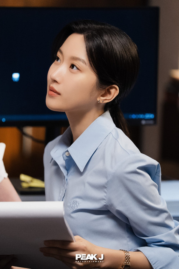 Nữ luật sư hoàn mỹ từ gương mặt tới vóc dáng, không cần lồng lộn vẫn chiếm spotlight mọi khung hình- Ảnh 7. Nữ luật sư hoàn mỹ từ gương mặt tới vóc dáng, không cần lồng lộn vẫn chiếm spotlight mọi khung hình- Ảnh 7.