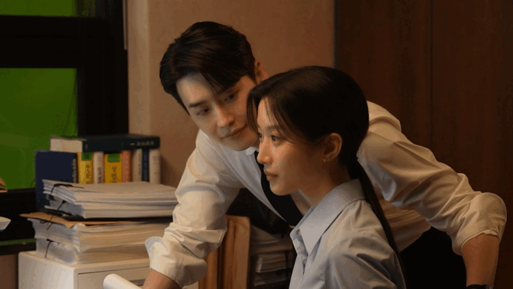 Nữ luật sư hoàn mỹ từ gương mặt tới vóc dáng, không cần lồng lộn vẫn chiếm spotlight mọi khung hình- Ảnh 1. Nữ luật sư hoàn mỹ từ gương mặt tới vóc dáng, không cần lồng lộn vẫn chiếm spotlight mọi khung hình- Ảnh 1.