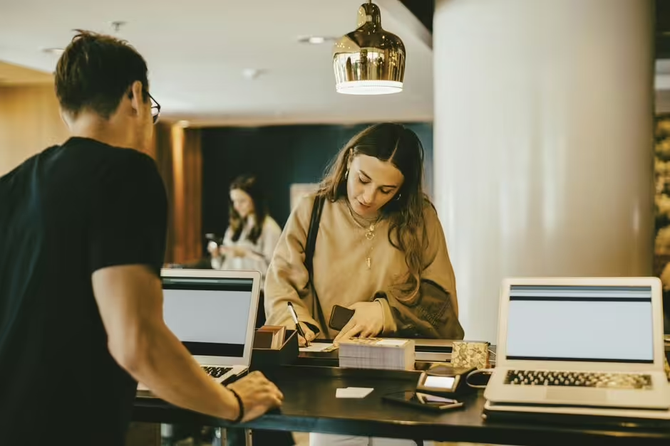Chuyên gia khuyên: Đi du lịch hãy LÀM ĐIỀU NÀY NGAY lich tuong thuat truc tiep bong da hom nay nhận phòng khách sạn- Ảnh 1.