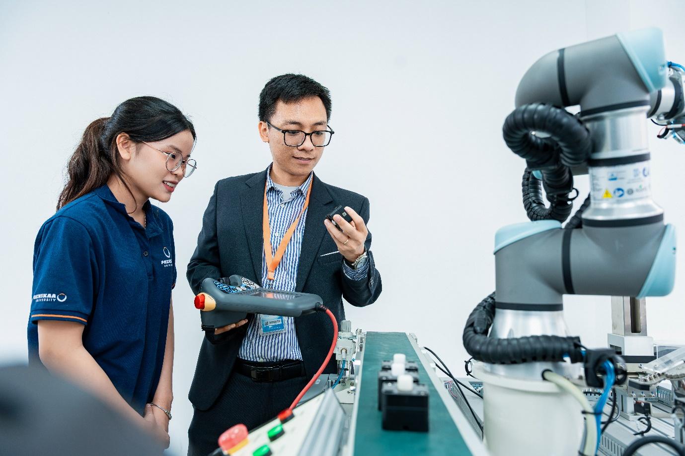 Kỹ sư Hệ thống Cơ điện tử thông minh: Hướng đi “chiến lược” cho người trẻ thời 4.0- Ảnh 3. Kỹ sư Hệ thống Cơ điện tử thông minh: Hướng đi “chiến lược” cho người trẻ thời 4.0- Ảnh 3.