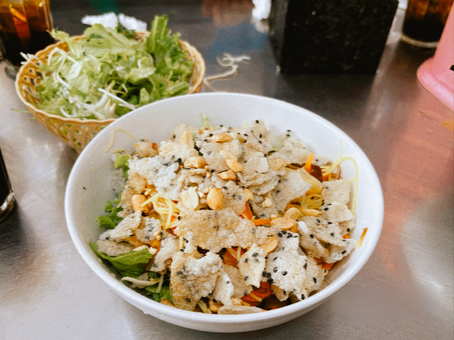 Chuyện về miếng chanh giấy cắt xéo ở Huế và lý do vì sao "đi Huế mà ăn theo review là mới biết Huế được một nửa"- Ảnh 2. Chuyện về miếng chanh giấy cắt xéo ở Huế và lý do vì sao "đi Huế mà ăn theo review là mới biết Huế được một nửa"- Ảnh 2.
