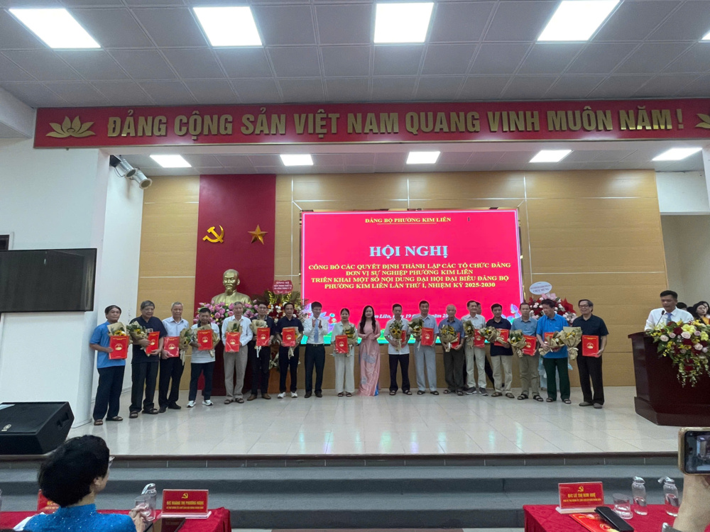 Phường Kim Liên công bố thành lập các tổ chức cơ sở Đảng và triển khai kế hoạch tổ chức Đại hội Đảng bộ lần thứ I, nhiệm kỳ 2025 – 2030
- Ảnh 8. Phường Kim Liên công bố thành lập các tổ chức cơ sở Đảng và triển khai kế hoạch tổ chức Đại hội Đảng bộ lần thứ I, nhiệm kỳ 2025 – 2030
- Ảnh 8.
