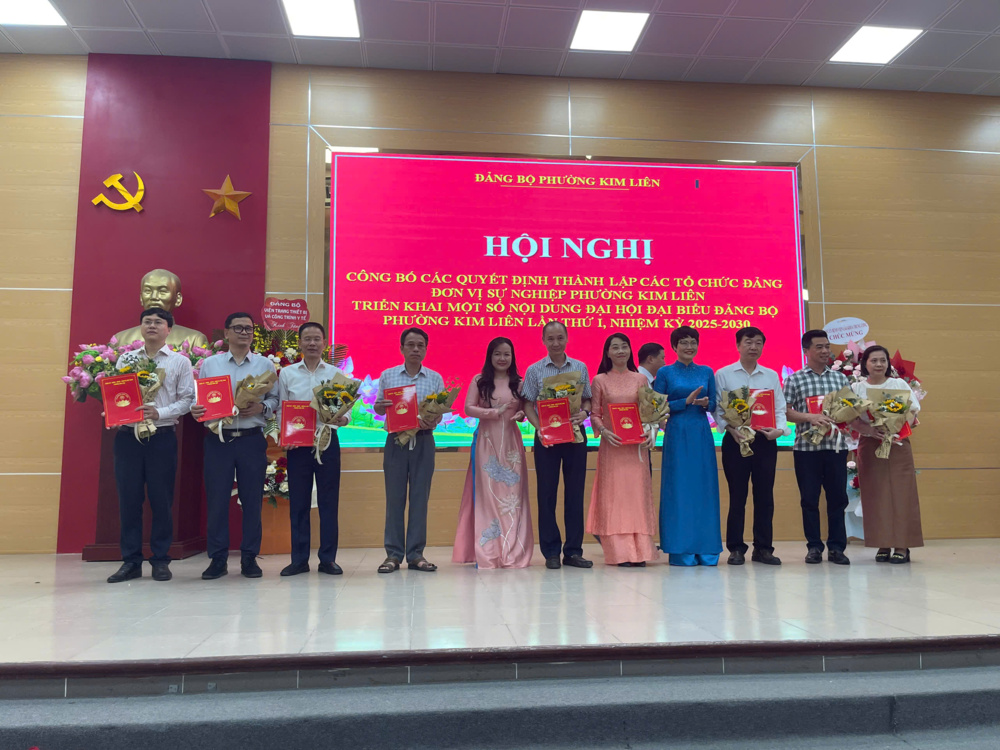 Phường Kim Liên công bố thành lập các tổ chức cơ sở Đảng và triển khai kế hoạch tổ chức Đại hội Đảng bộ lần thứ I, nhiệm kỳ 2025 – 2030
- Ảnh 11. Phường Kim Liên công bố thành lập các tổ chức cơ sở Đảng và triển khai kế hoạch tổ chức Đại hội Đảng bộ lần thứ I, nhiệm kỳ 2025 – 2030
- Ảnh 11.