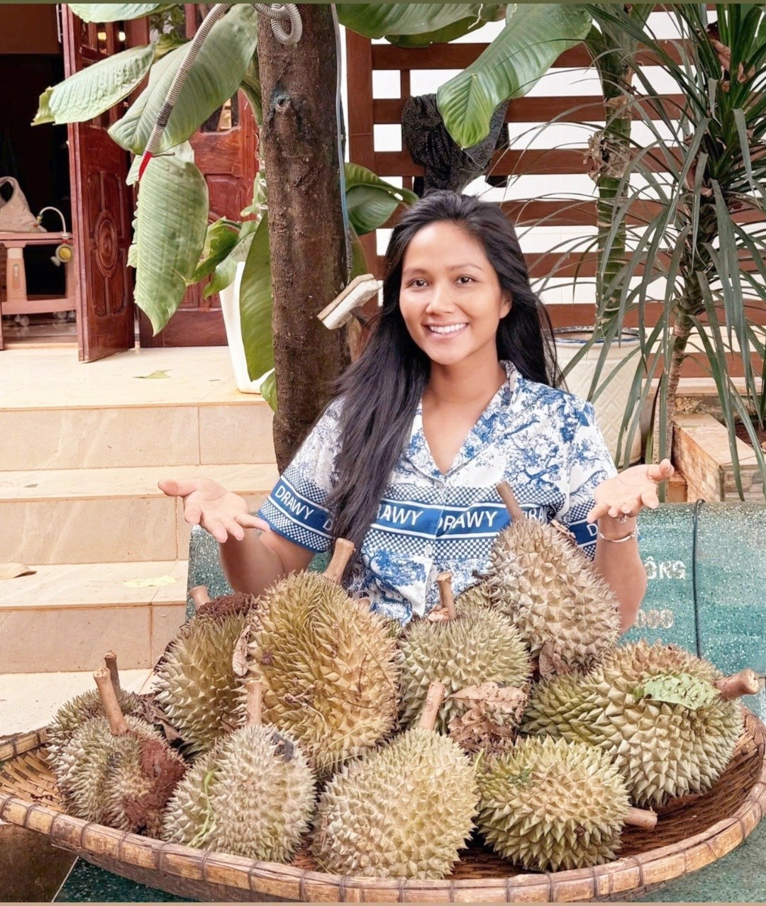 Bị chê kém sắc lúc mang bầu, Hoa hậu H’Hen Niê nói gì?- Ảnh 1. Bị chê kém sắc lúc mang bầu, link bong da truc tiep hậu H’Hen Niê nói gì?- Ảnh 1.