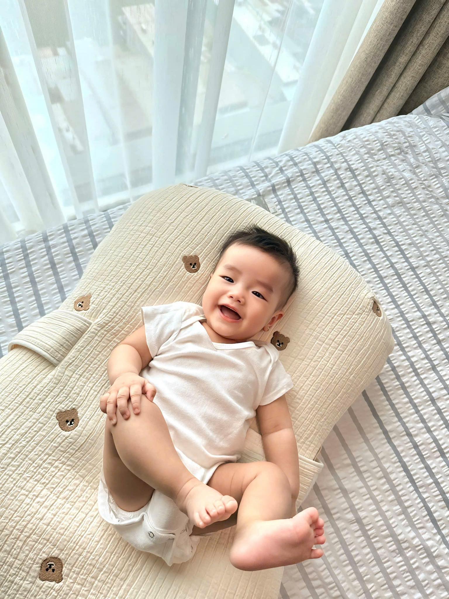 Quý tử của Quang Minh ngơ ngác vì bị ba “mắng”, sinh ra ở vạch đích nhưng không được cưng chiều- Ảnh 3. Quý tử của Quang Minh ngơ ngác vì bị ba “mắng”, sinh ra ở vạch đích nhưng không được cưng chiều- Ảnh 3.