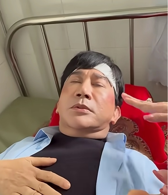 Hình ảnh NSƯT Kim Tử Long nằm viện, đầu băng bó gây xôn xao- Ảnh 1. Hình ảnh NSƯT Kim Tử Long nằm viện, đầu băng bó gây xôn xao- Ảnh 1.