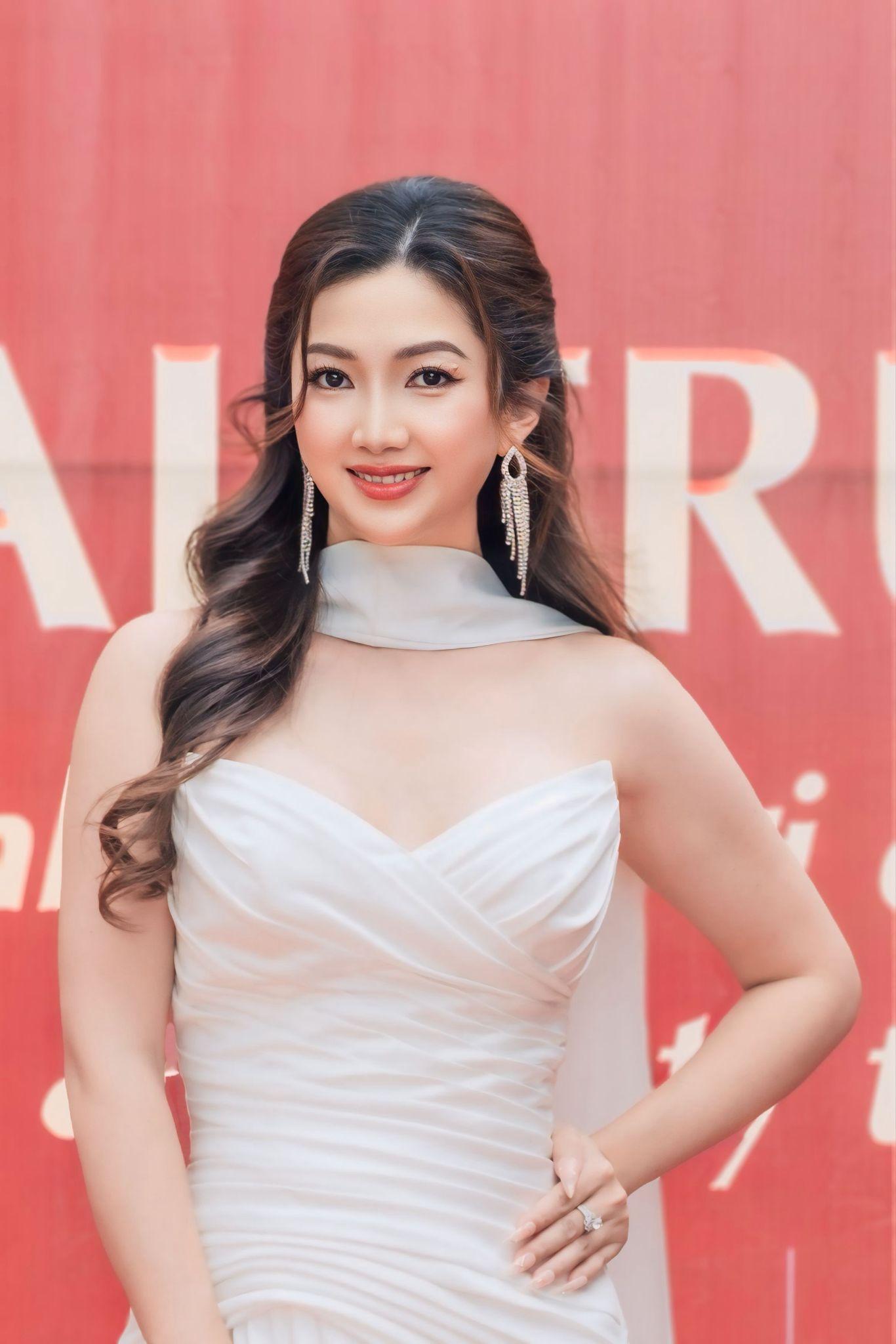Doanh nhân Linda Trương chính thức khai trương văn phòng chi nhánh Hazal Beauty tại Buôn Ma Thuột - Đắk Lắk- Ảnh 2. Doanh nhân Linda Trương chính thức khai trương văn phòng chi nhánh Hazal Beauty tại Buôn Ma Thuột - Đắk Lắk- Ảnh 2.