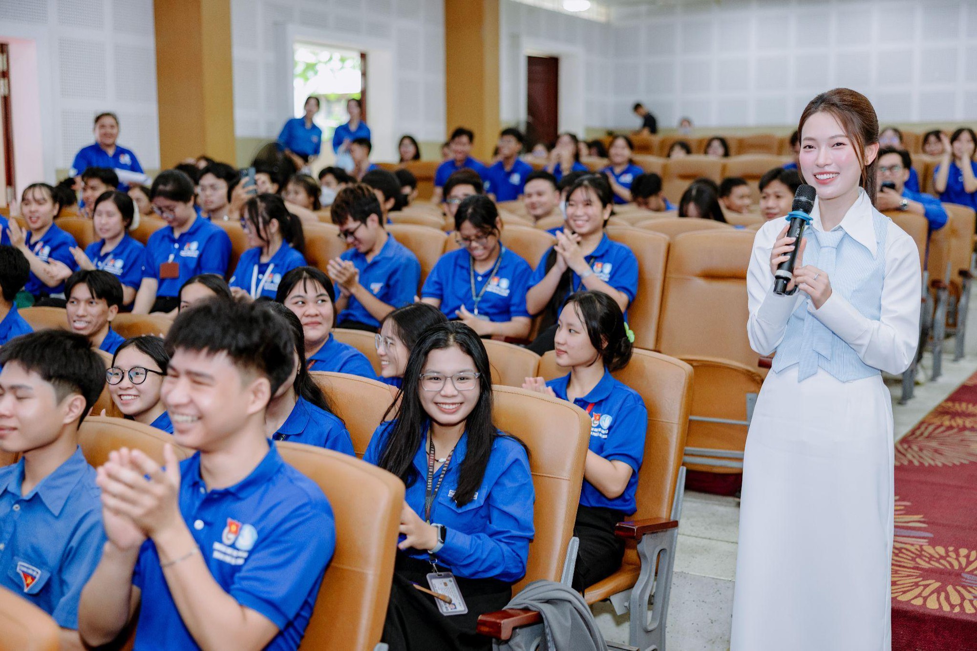 Remos khởi động chương trình “Flex mùa hè xanh rực rỡ 2025”- Ảnh 3. lich truc tiep bong da ngoai hang anh khởi động chương trình “Flex mùa hè xanh rực rỡ 2025”- Ảnh 3.