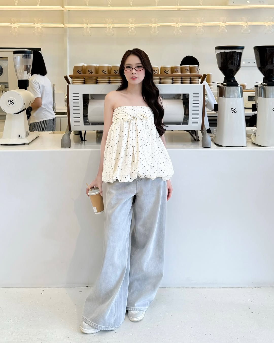 "Mẹ 2 con" Sam chăm ăn vận trẻ trung, toàn đồ bình dân dễ học theo- Ảnh 3. "Mẹ 2 con" Sam chăm ăn vận trẻ trung, toàn đồ bình dân dễ học theo- Ảnh 3.