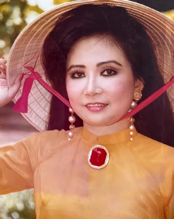 Nam NSND 81 tuổi bị khán giả nhắc: "Anh đừng nhắc chị Thanh Kim Huệ nữa, để chị yên"- Ảnh 2. Nam NSND 81 tuổi bị khán giả nhắc: "Anh đừng nhắc chị Thanh Kim Huệ nữa, để chị yên"- Ảnh 2.